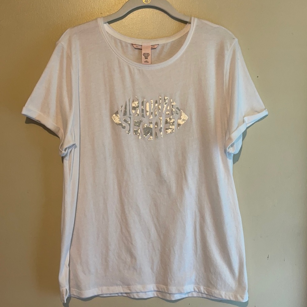 VICTORIA’S SECRET WHITE TEE SHIRT